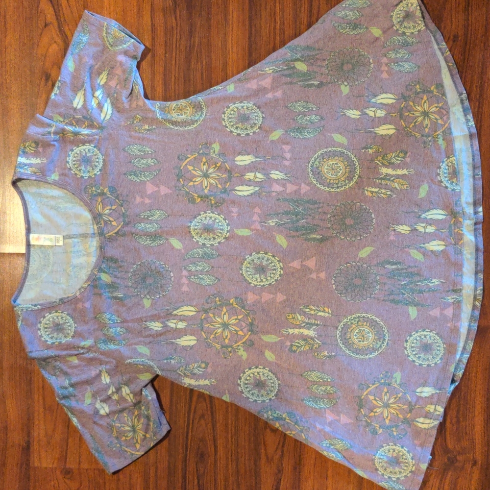 ⭐ LuLaRoe Perfect T - Small - Dreamcatcher